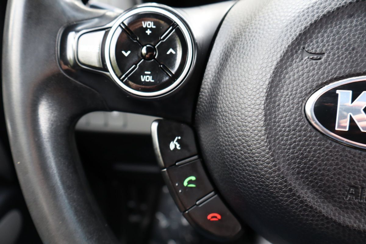 Used 2015 Kia Soul + FWD image 29