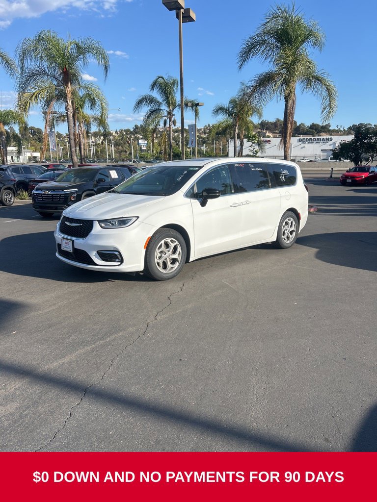 Used 2024 Chrysler Pacifica Limited FWD image 1