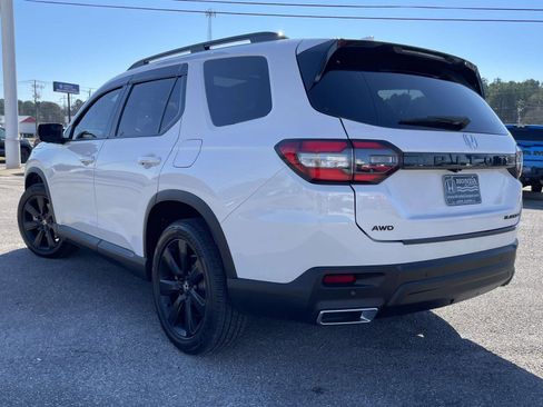 Certified 2025 Honda Pilot Black Edition image 4