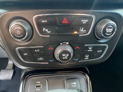 Used 2018 Jeep Compass Limited w/ Navigation Group image 19