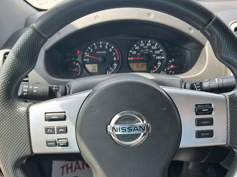 Used 2014 Nissan Frontier SV w/ SV Value Truck Package AWD/4WD image 11