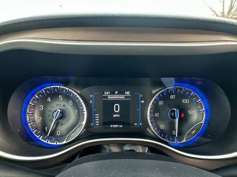 Used 2017 Chrysler Pacifica Touring-L image 34