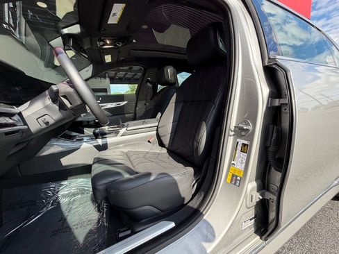 Used 2023 BMW i7 xDrive60 AWD/4WD image 26