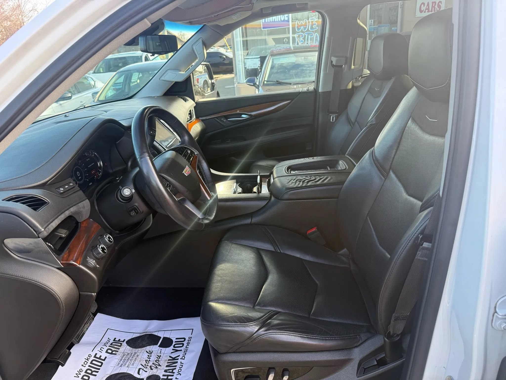 Used 2017 Cadillac Escalade ESV Luxury AWD/4WD image 12
