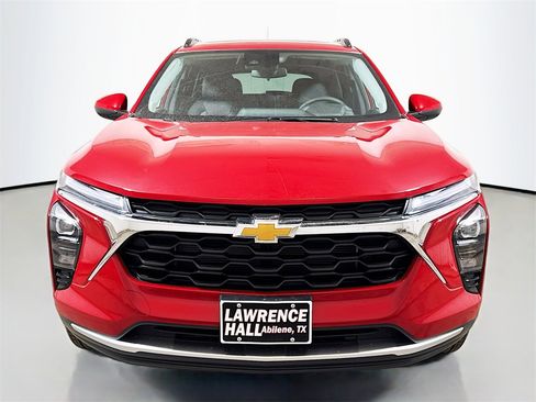New 2026 Chevrolet Trax LT w/ Sunroof Package image 2