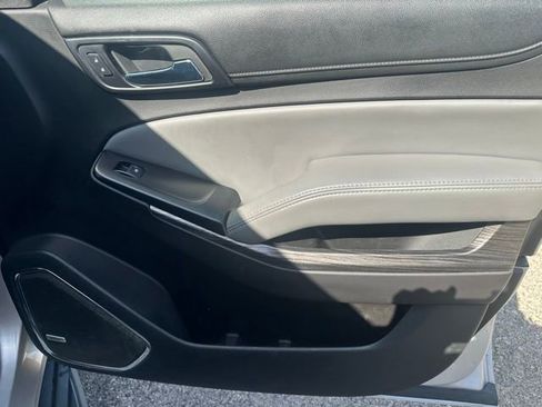 Used 2015 Chevrolet Suburban LT image 16