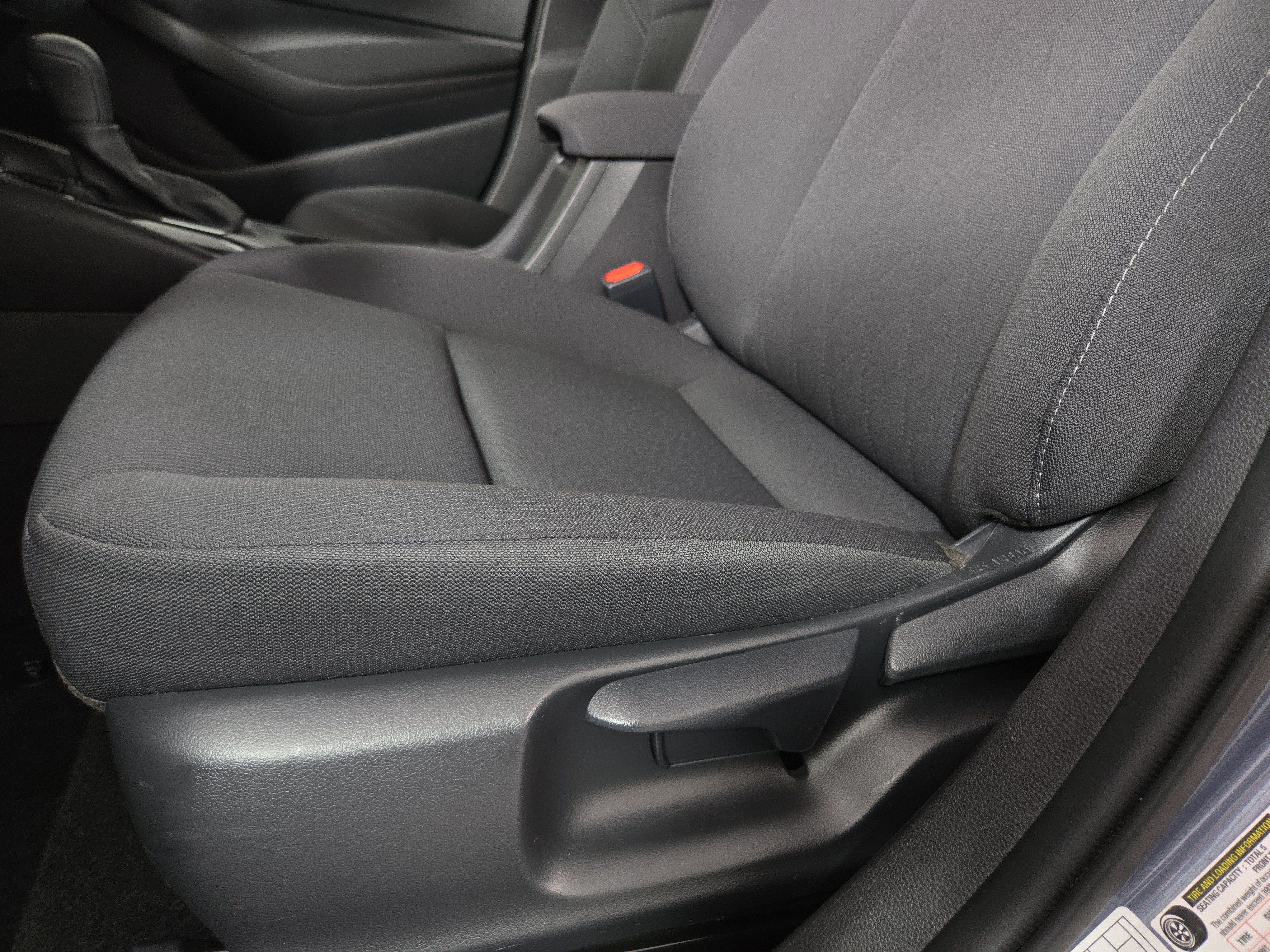 Used 2025 Toyota Corolla LE FWD image 28