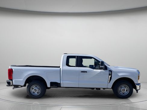 New 2026 Ford F250 XL w/ XL Chrome Package image 2
