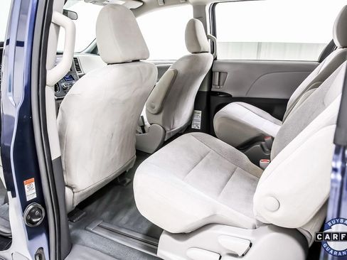 Used 2020 Toyota Sienna L image 28