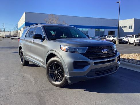 Used 2022 Ford Explorer XLT image 7