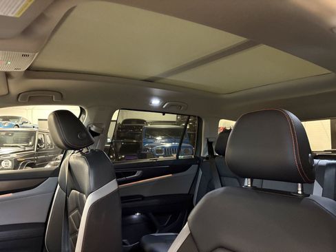 Used 2025 Volkswagen Atlas Peak Edition SE AWD/4WD image 26