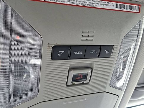 Used 2025 Toyota RAV4 XLE AWD/4WD image 25