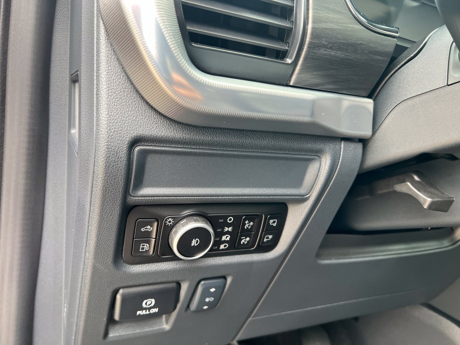 Used 2025 Ford F150 Lariat w/ Equipment Group 501A Mid AWD/4WD image 21