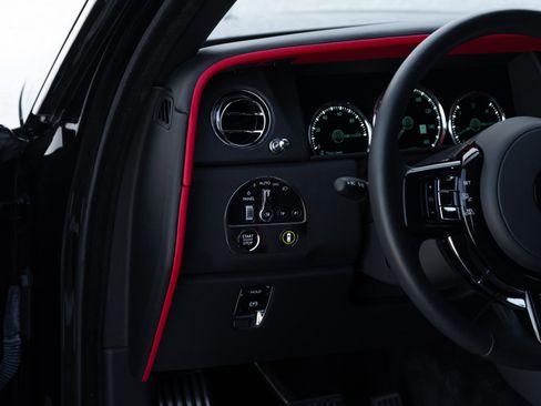 Used 2023 Rolls-Royce Cullinan image 24