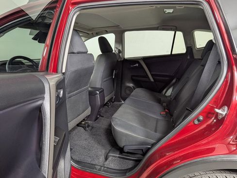 Used 2018 Toyota RAV4 XLE FWD image 22