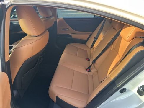 Used 2024 Lexus ES 350 w/ Premium Package image 9