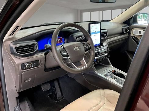 Used 2023 Ford Explorer Platinum w/ Technology Package AWD/4WD image 18