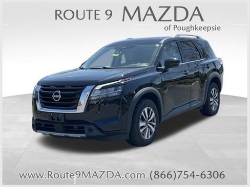 Used 2023 Nissan Pathfinder SL AWD/4WD image 1