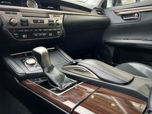 Used 2017 Lexus ES 350 w/ Luxury Package image 58