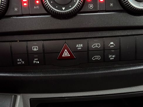 Used 2018 Mercedes-Benz Sprinter 2500 image 32