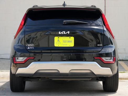 Used 2023 Kia Niro SX Touring FWD image 10