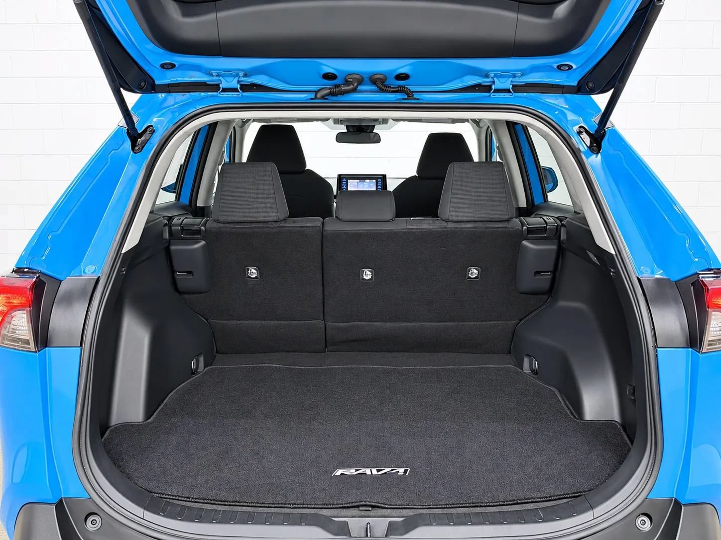Used 2021 Toyota RAV4 LE w/ Carpet Mat Package (TMS) AWD/4WD image 30