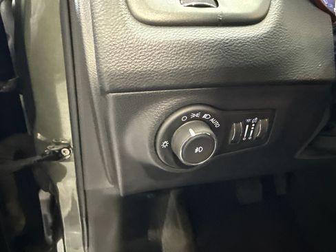 Used 2019 Jeep Compass Trailhawk w/ Cold Weather Group AWD/4WD image 20