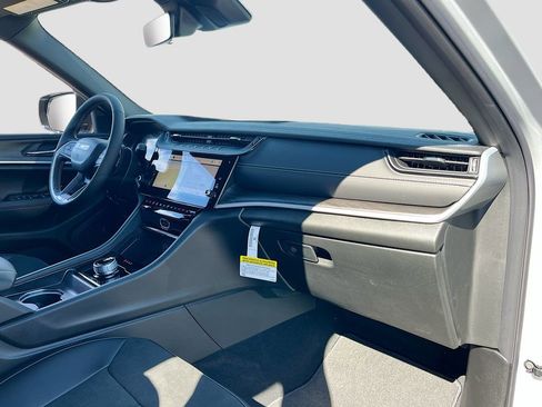 New 2026 Jeep Grand Cherokee Altitude image 28