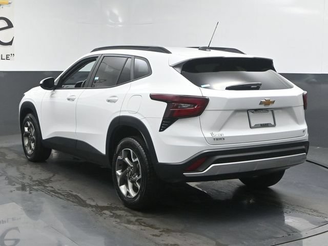 Used 2025 Chevrolet Trax LT FWD image 40