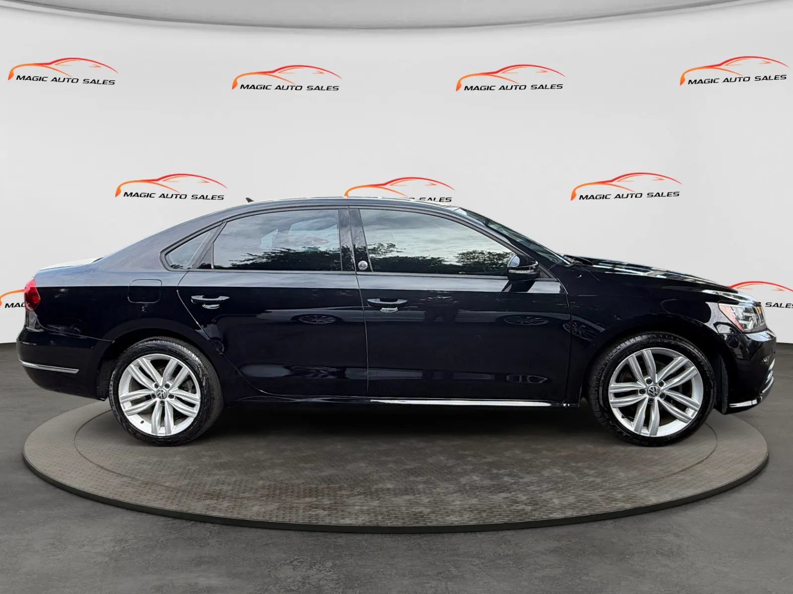 Used 2019 Volkswagen Passat 2.0T Wolfsburg w/ Wheels & Sunroof Package FWD image 6
