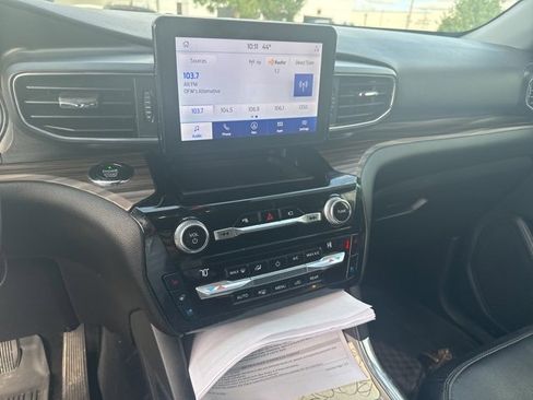 Used 2021 Ford Explorer Limited w/ Equipment Group 301A image 9