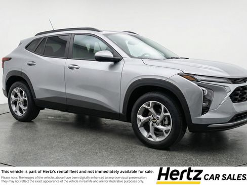 Used 2025 Chevrolet Trax LT FWD image 1