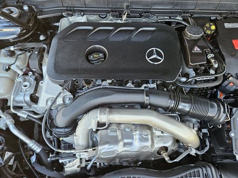 Used 2025 Mercedes-Benz GLB 250 4MATIC image 37