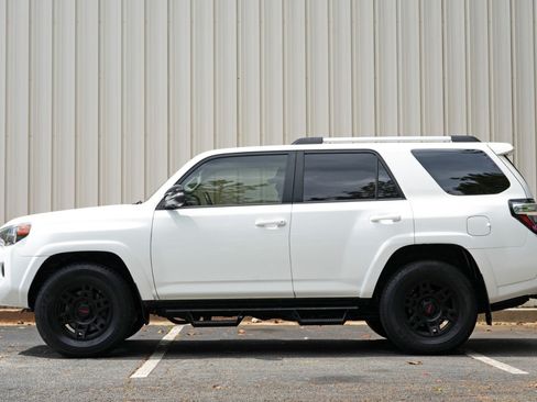 Used 2021 Toyota 4Runner SR5 Premium w/ Moonroof Package AWD/4WD image 8