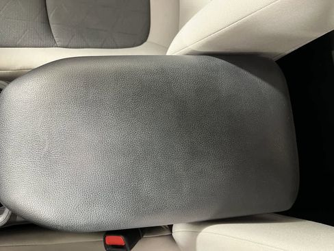 Used 2025 Toyota RAV4 XLE AWD/4WD image 22