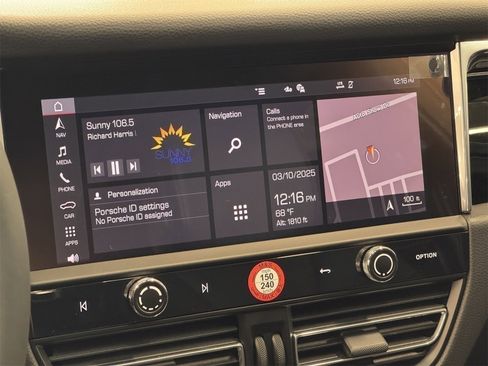 Used 2025 Porsche Macan image 15