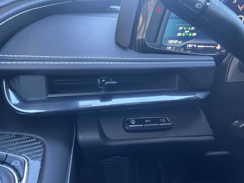 Used 2024 Chevrolet Corvette Stingray Preferred Cpe w/ Z51 Performance Package image 17