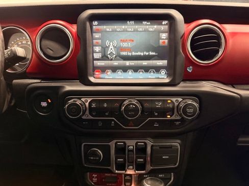 Used 2023 Jeep Wrangler Unlimited Rubicon w/ Cold Weather Group AWD/4WD image 29