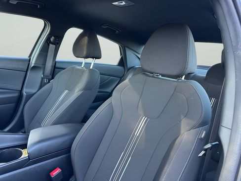 Used 2025 Hyundai Elantra SEL image 12