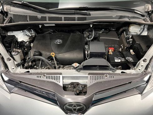Used 2019 Toyota Sienna LE image 17