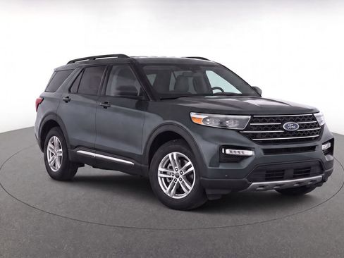 Used 2024 Ford Explorer XLT w/ Equipment Group 202A AWD/4WD image 19