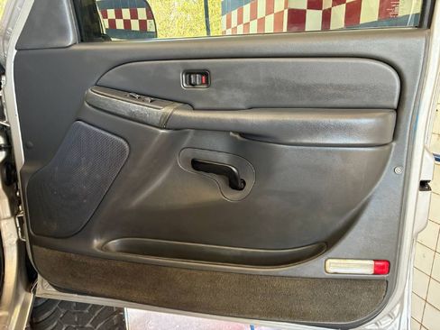 Used 2005 Chevrolet Silverado 2500 LS w/ Skid Plate Package image 16