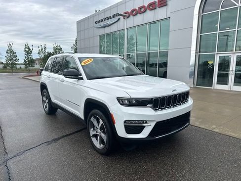 Used 2023 Jeep Grand Cherokee Limited AWD/4WD image 4
