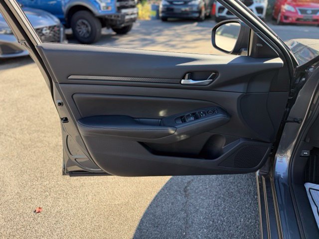 Used 2025 Nissan Altima 2.5 SV AWD/4WD image 9