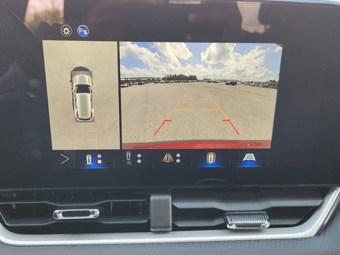 Used 2026 Chevrolet Equinox LT w/ Safety and Technology Package FWD image 13