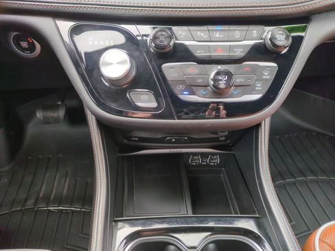 Used 2024 Chrysler Pacifica Pinnacle image 14