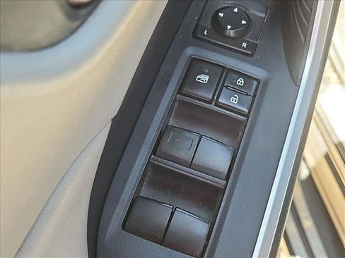 Used 2020 Toyota RAV4 XLE w/ Convenience Package AWD/4WD image 12