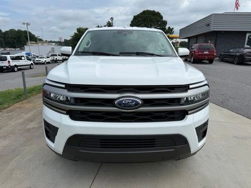 Used 2024 Ford Expedition XLT RWD image 3