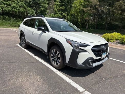 Used 2023 Subaru Outback Limited AWD/4WD image 12
