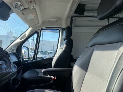 Used 2024 RAM ProMaster 2500 w/ Convenience Group FWD image 8